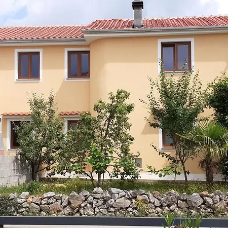 Apartman Paola *